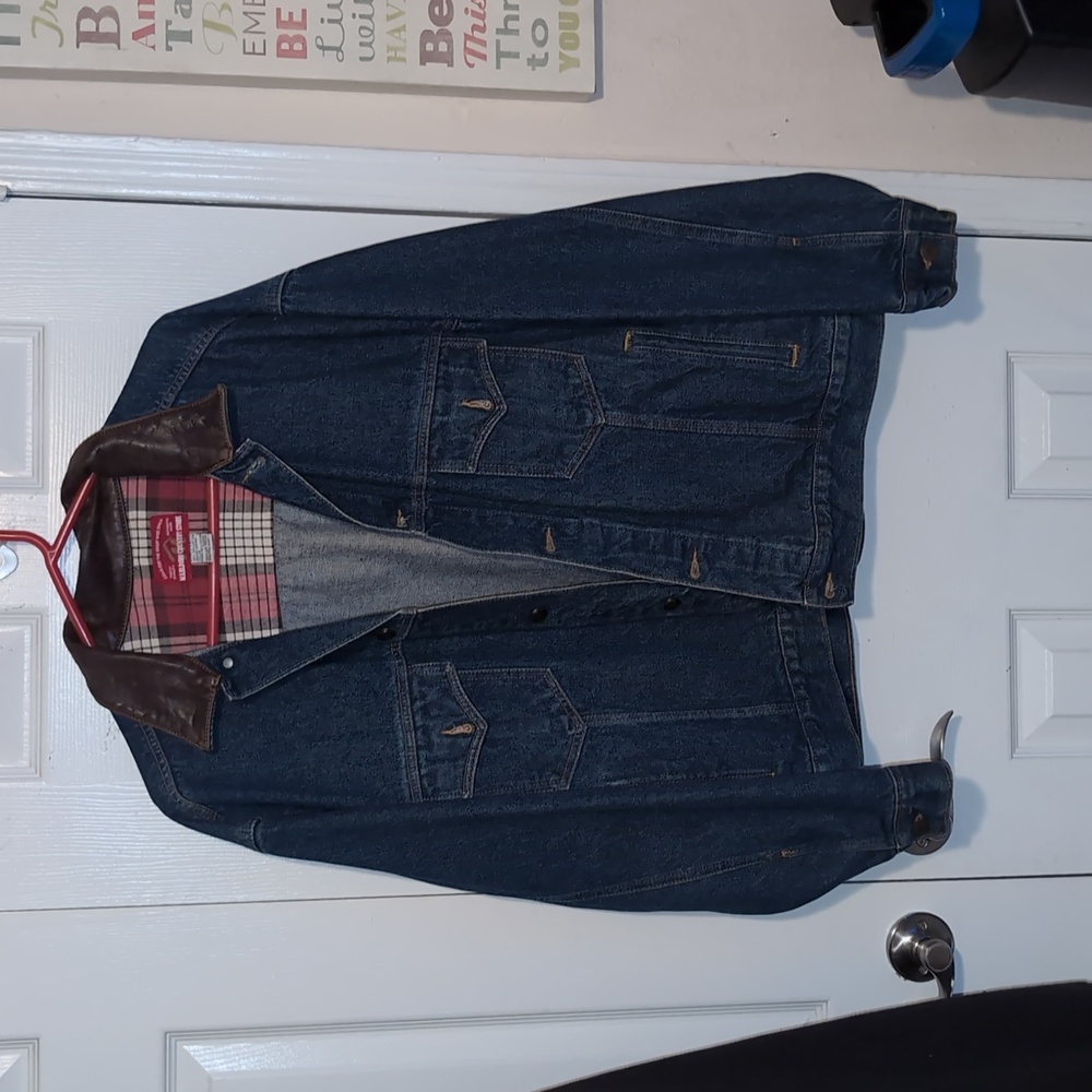 Marlboro Authentic Jean Jacket size Medium